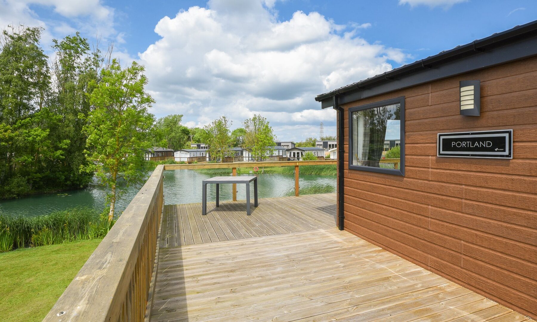Contemporary lodge beside the lake