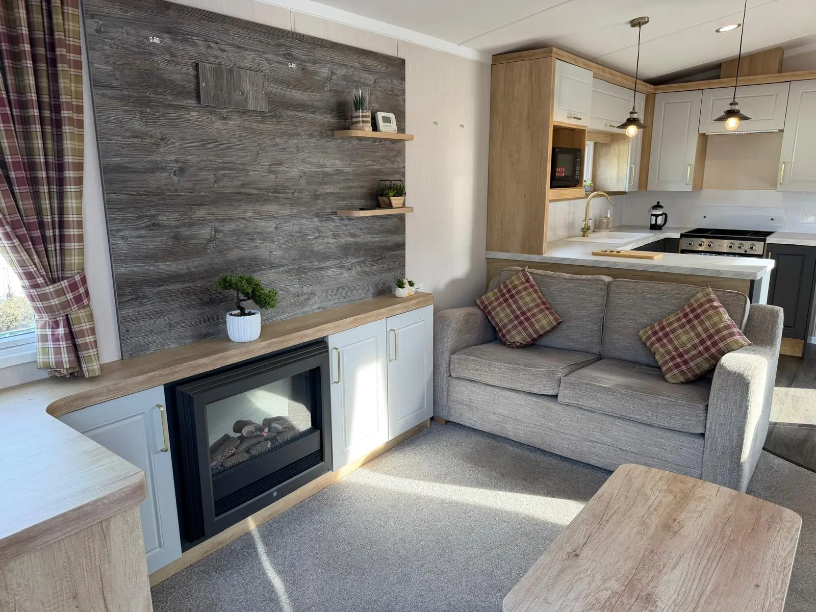 Swift Bordeaux – Plot 33 lodge photo 3