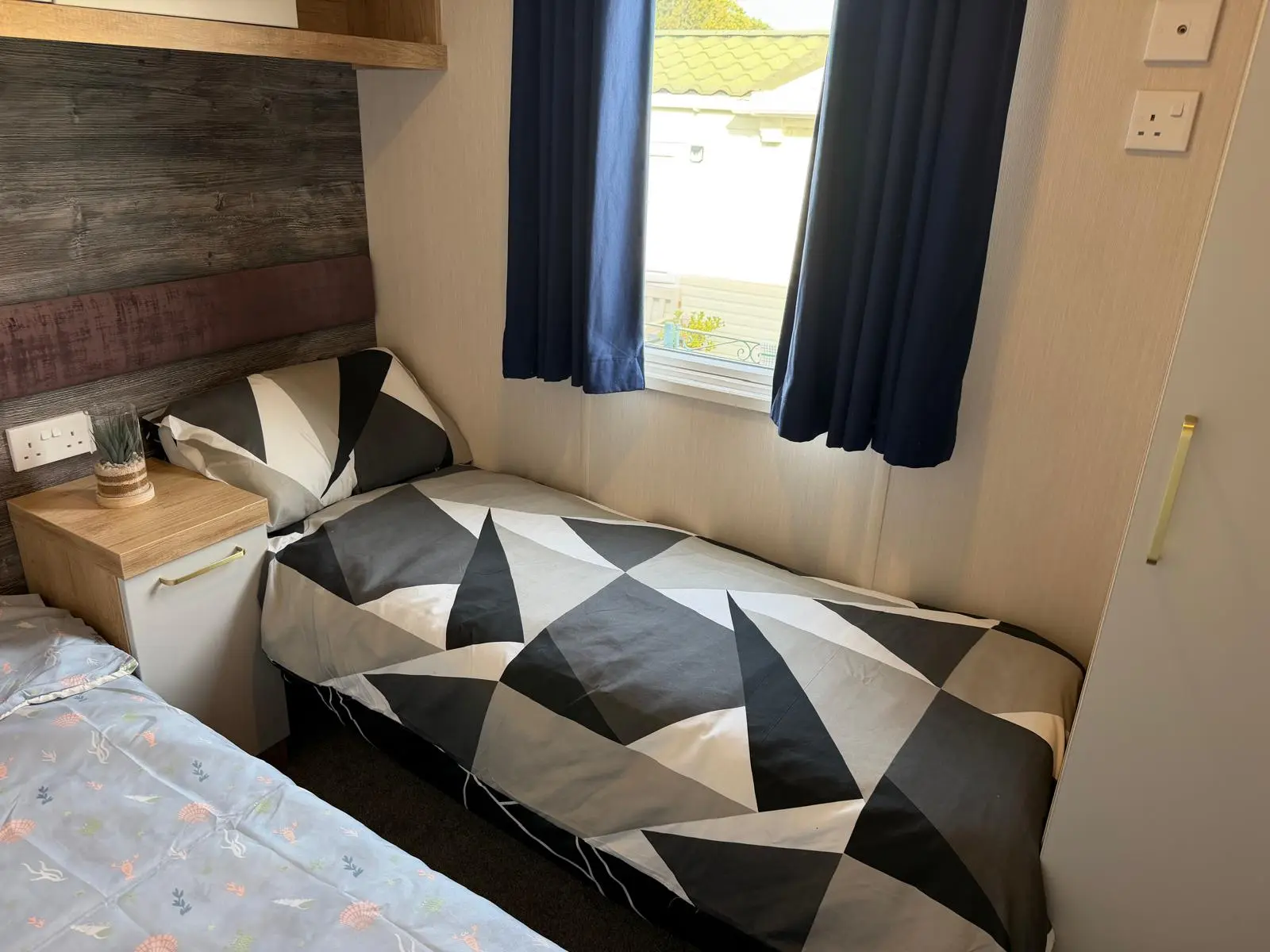 Swift Bordeaux – Plot 33 lodge photo 4