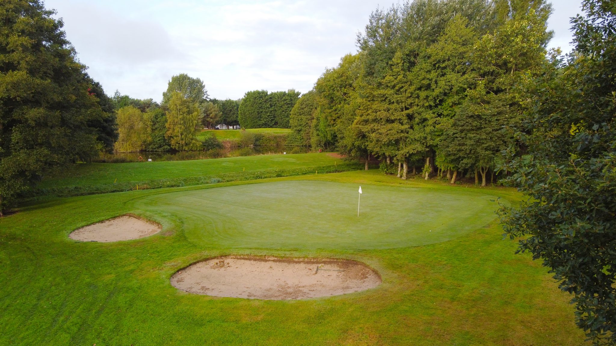 Green golf course with bunkers at Allerthorpe